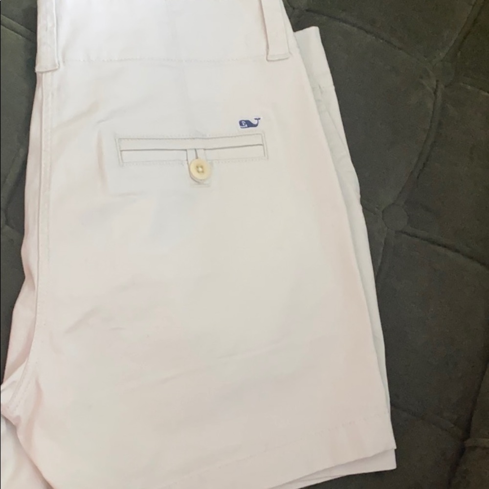 Vineyard Vine khaki shorts